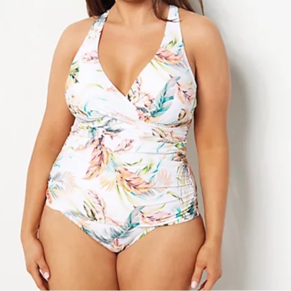 Jantzen Adjustable Strap V-Neck Tankini with Comfort Brief (White Cabana)
